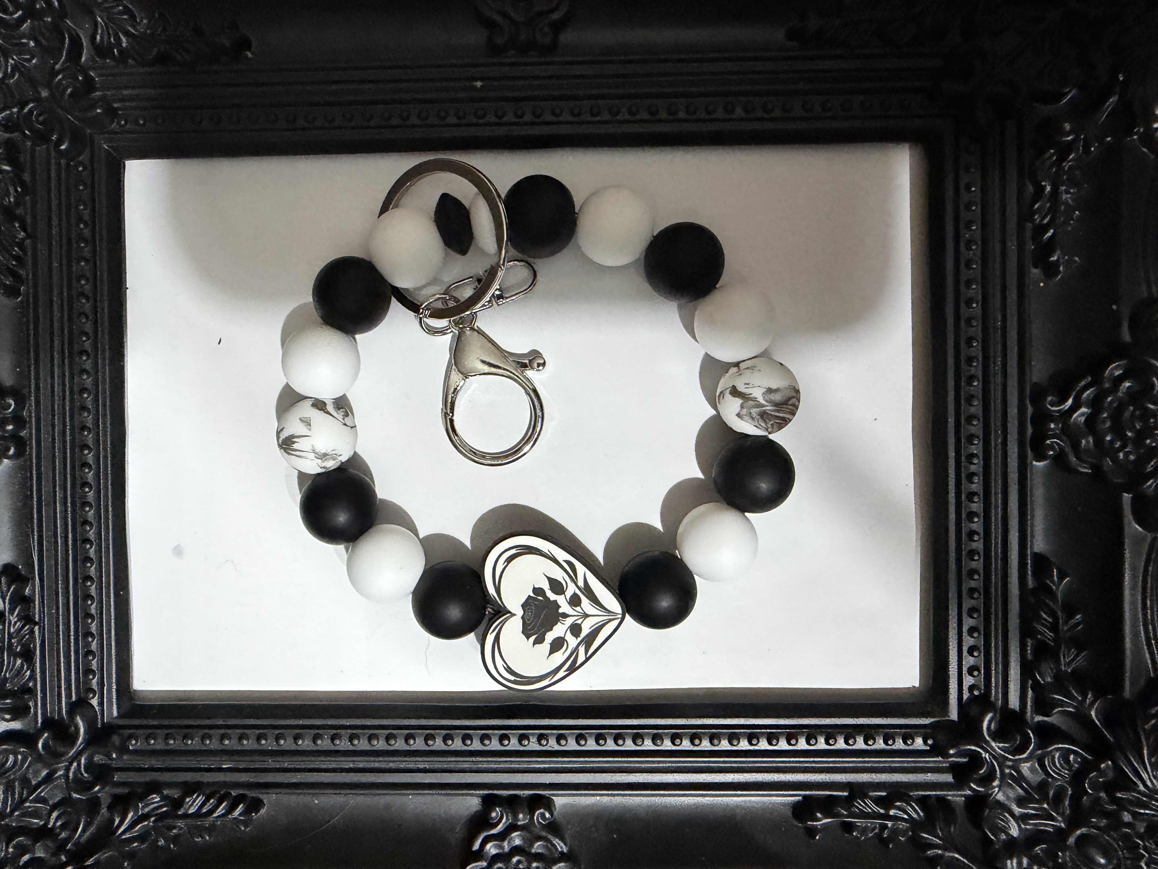 black and white flower keychain